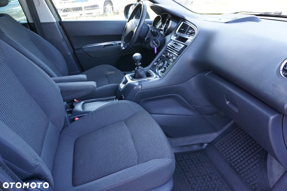 Peugeot 5008 - 15