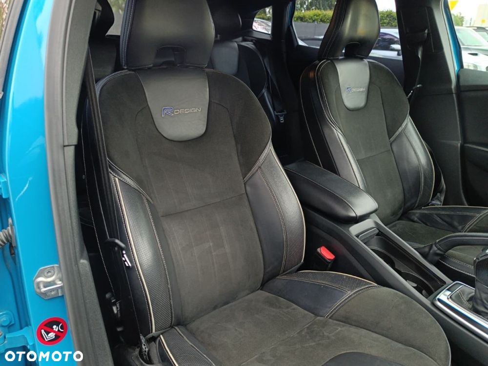 Volvo V40 - 25