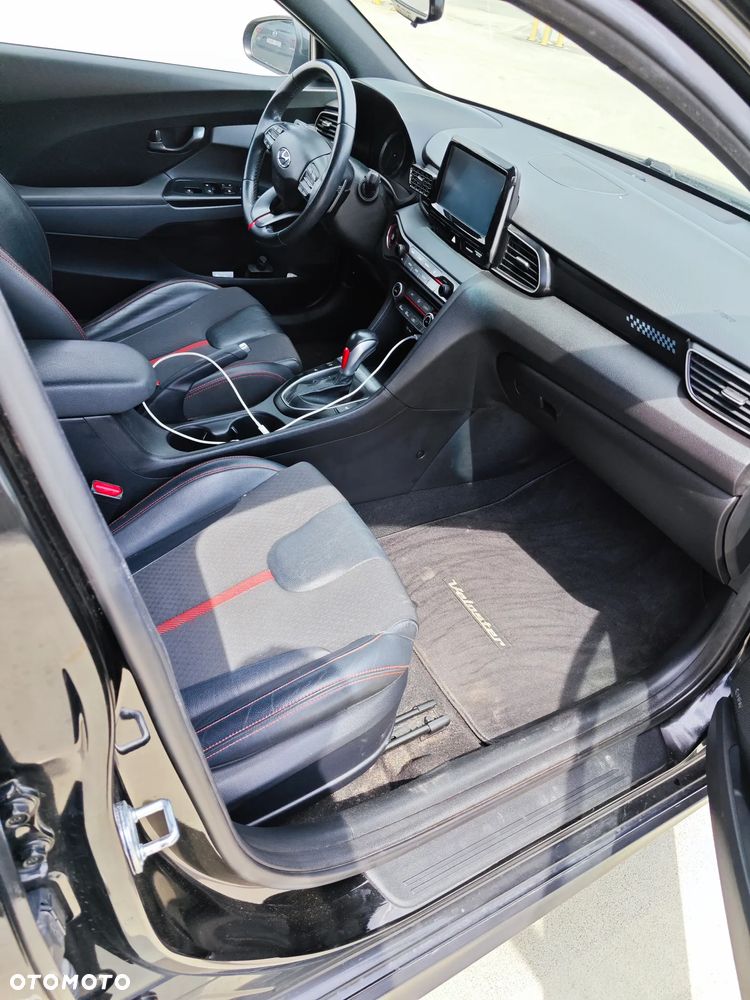 Hyundai Veloster - 10