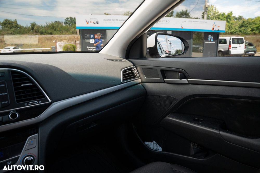 Hyundai Elantra 1.6 MPi Comfort - 13