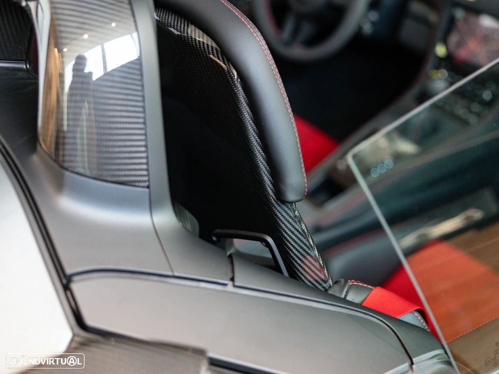 Porsche 718 Spyder - 32