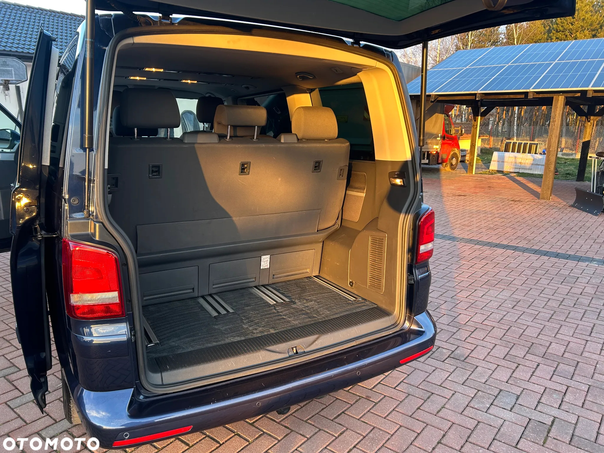 Volkswagen Multivan - 10