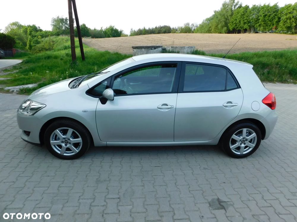 Toyota Auris 1.6 VVT-i Executive - 4