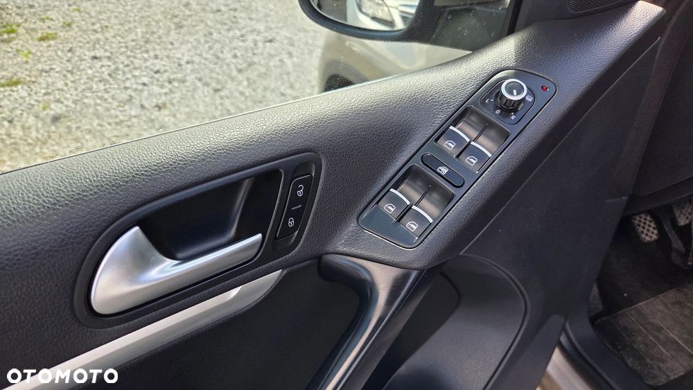 Volkswagen Tiguan 2.0 TDI DPF BlueMotion Technology Exclusive - 16