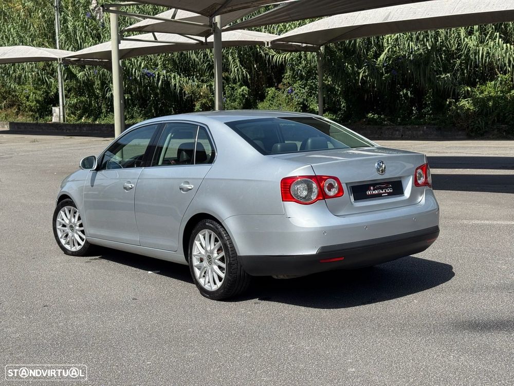 VW Jetta 2.0 TDI Sportline - 7