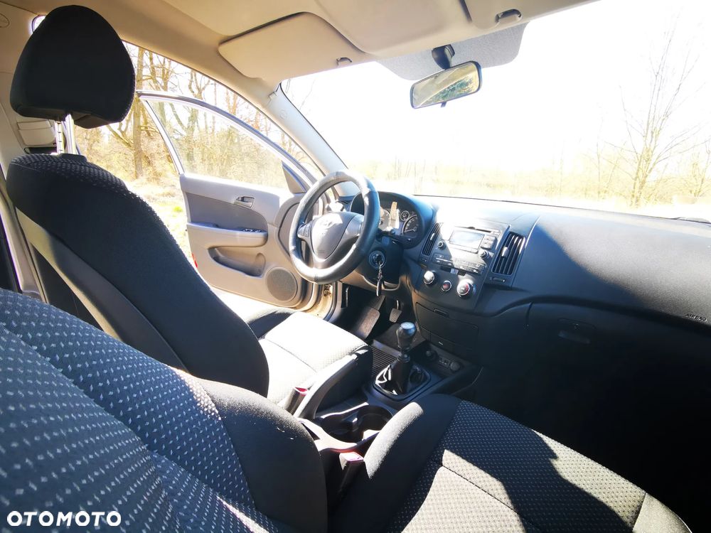 Hyundai i30 1.4 Base - 11