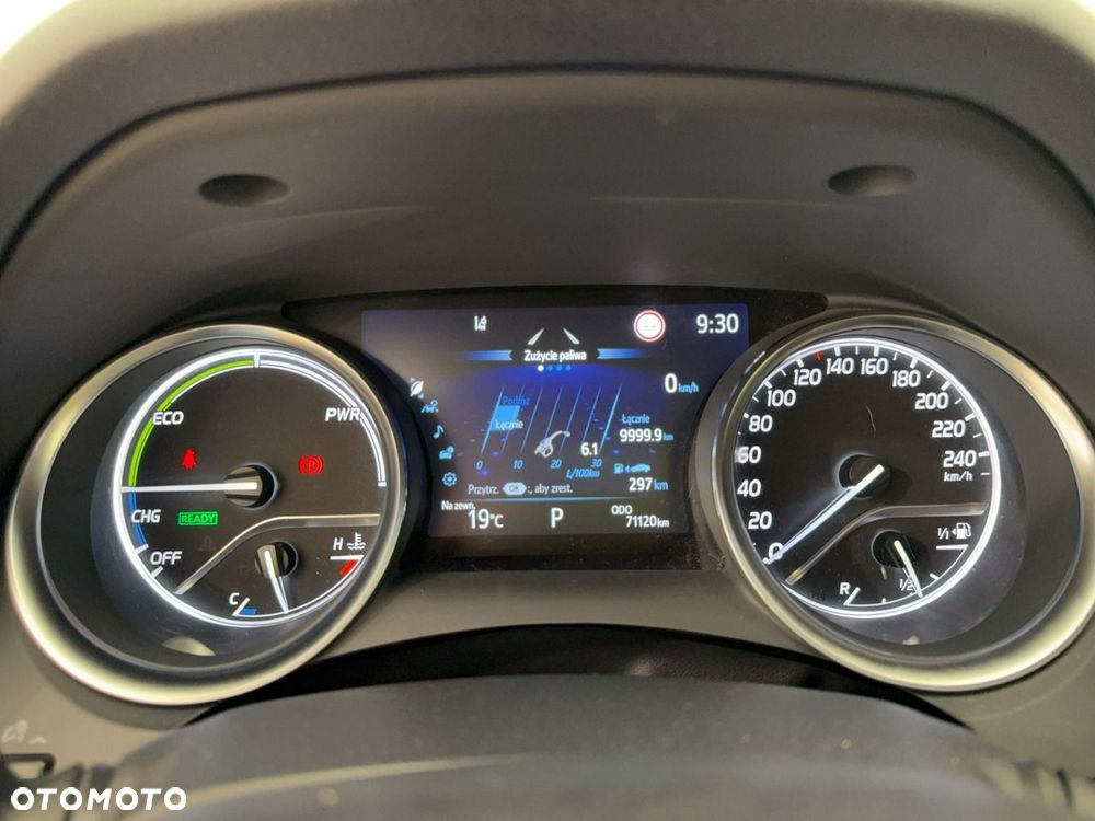 Toyota Camry - 16