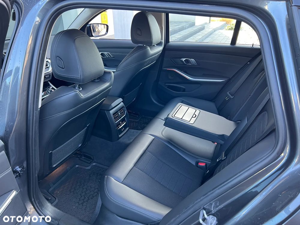 BMW Seria 3 320d Sport Line Shadow - 24