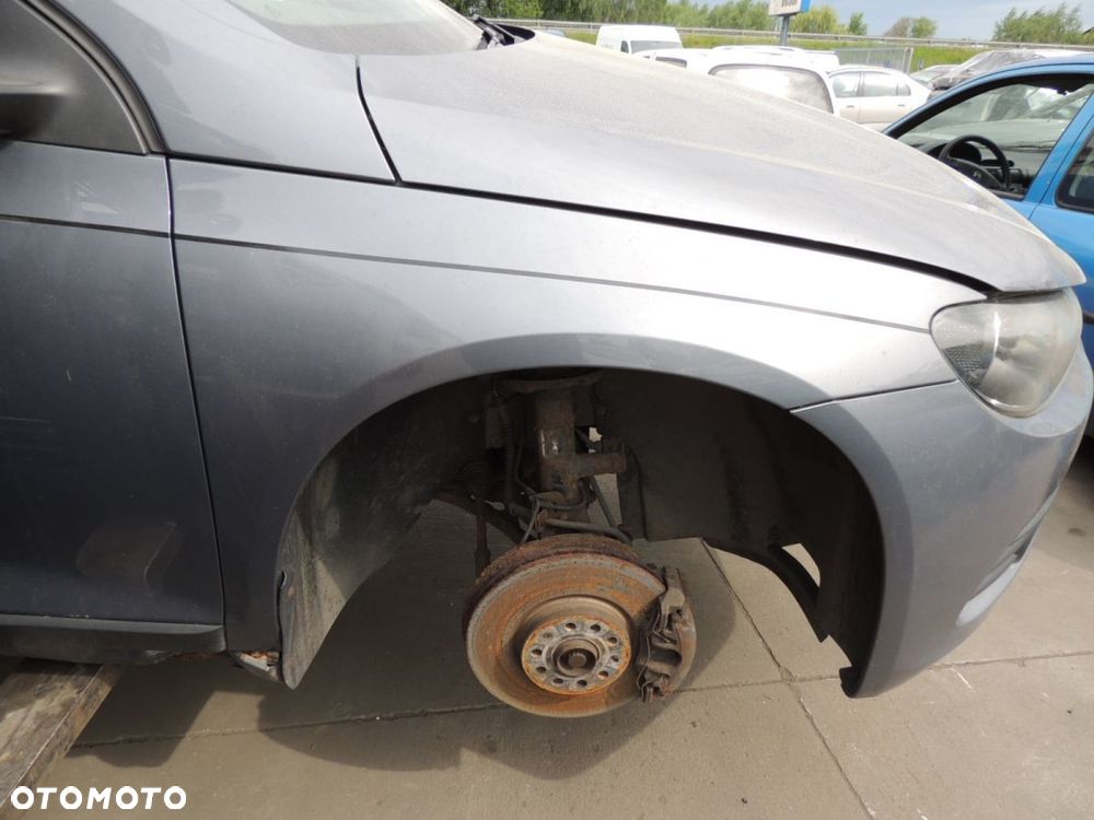 Błotnik prawy Volkswagen Scirocco '09 1K8 - 1