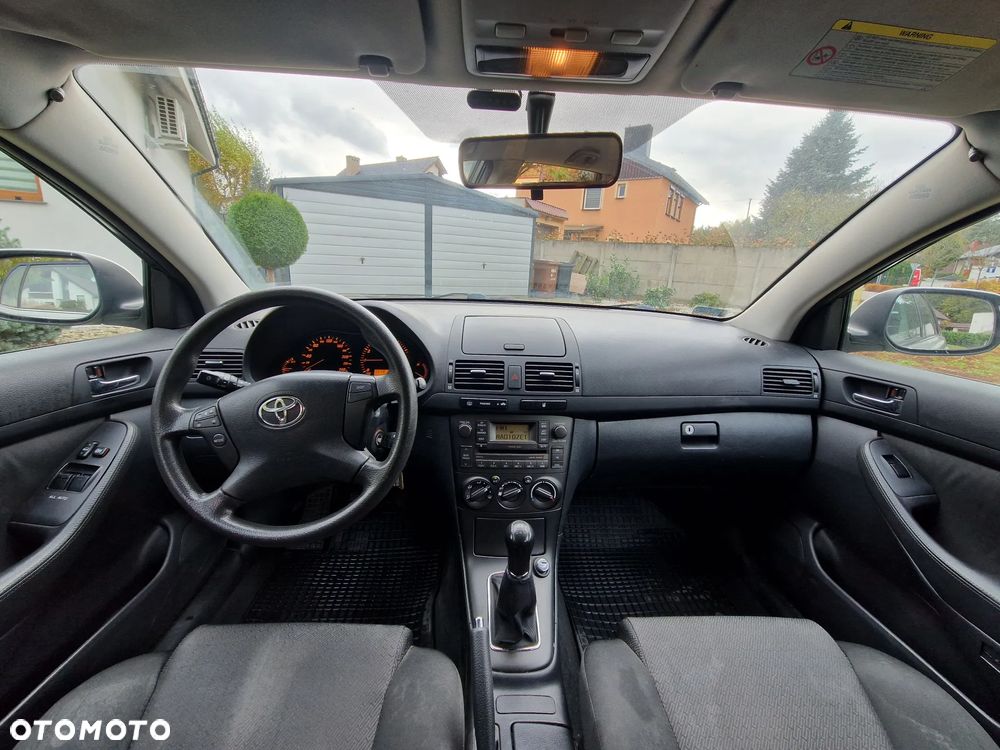 Toyota Avensis 1.6 VVT-i Terra - 10