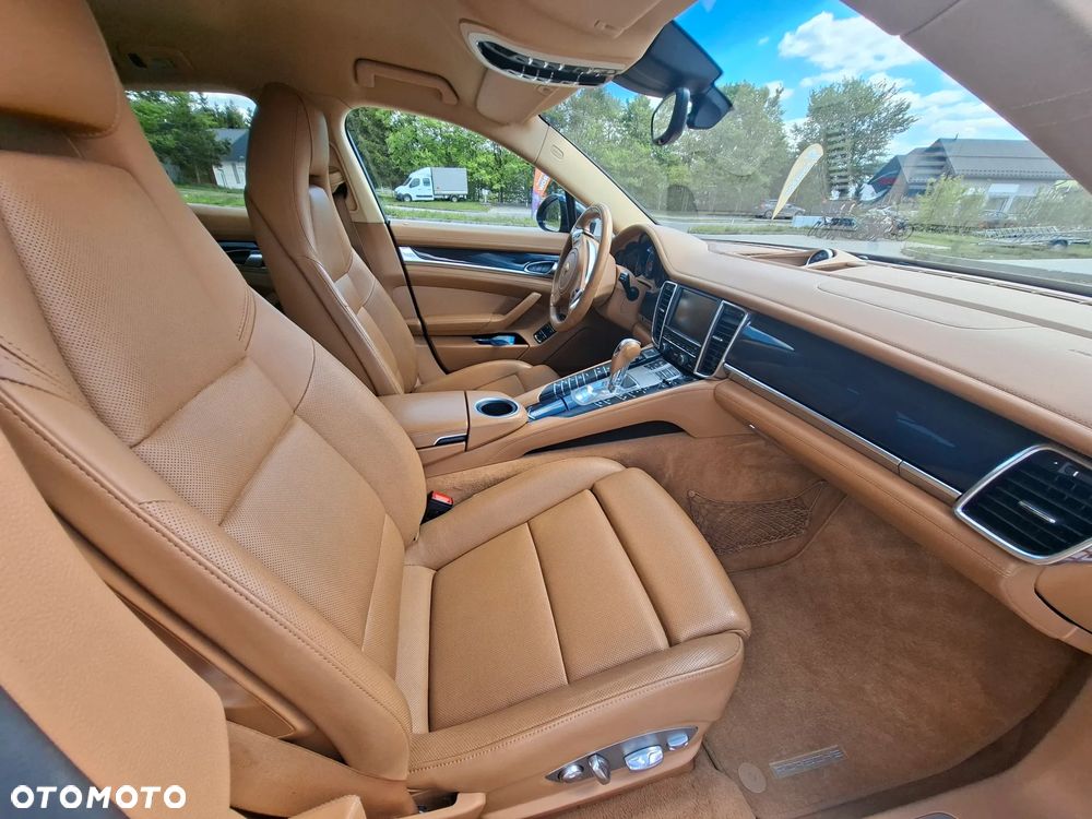 Porsche Panamera 4S - 13