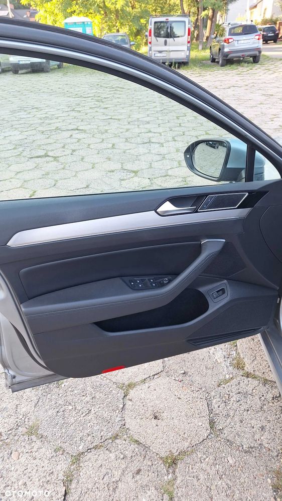 Volkswagen Passat - 24