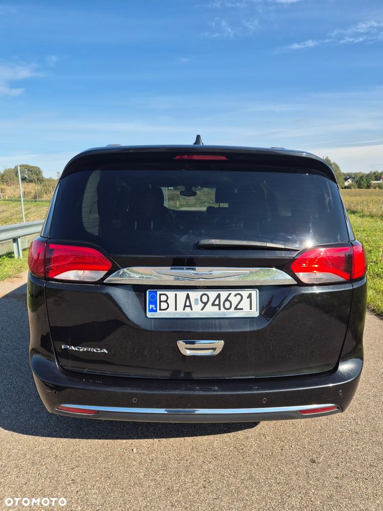 Chrysler Pacifica - 4