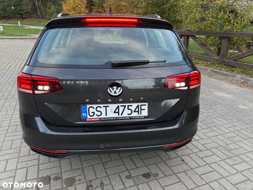 Volkswagen Passat - 13