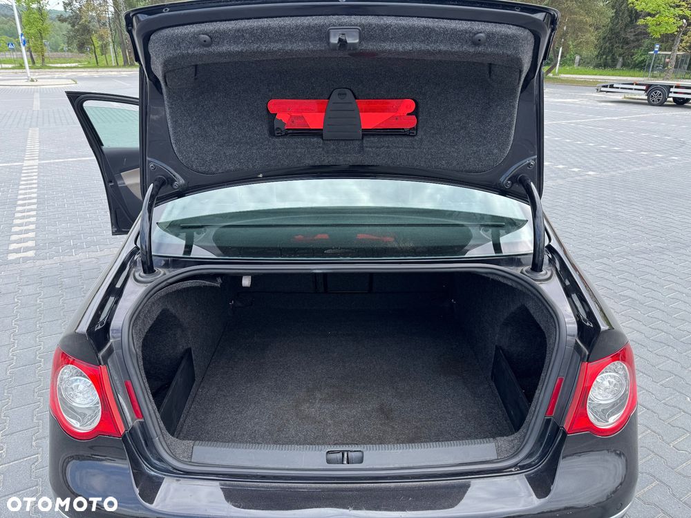 Volkswagen Passat 2.0 TDI Comfortline - 8