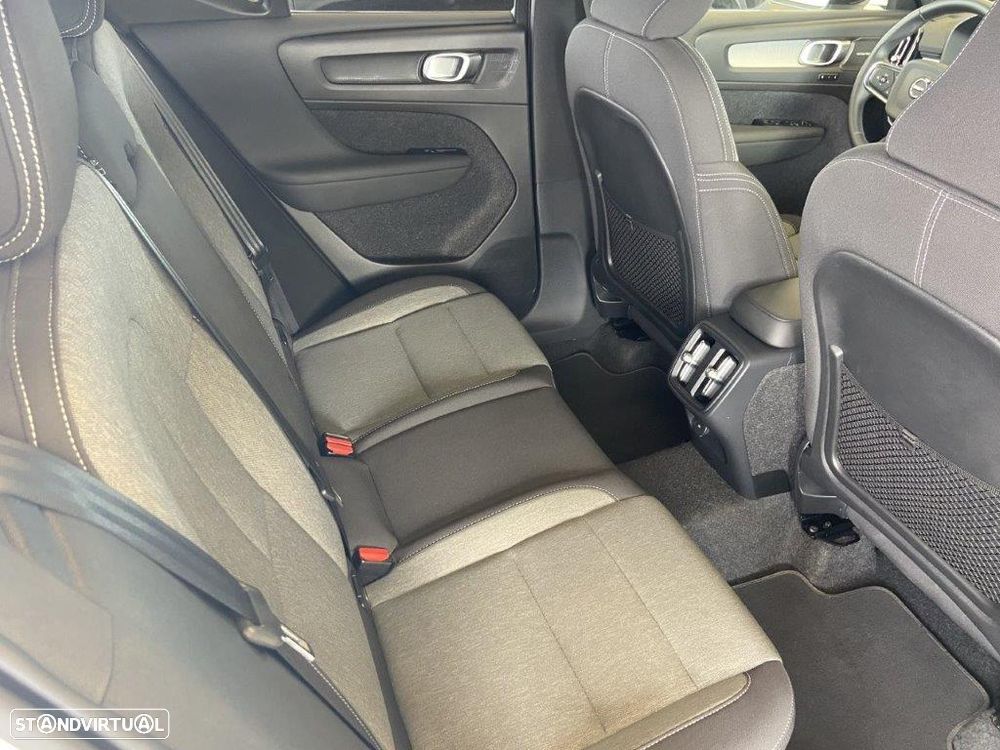 Volvo XC 40 2.0 B3 Plus Dark - 16