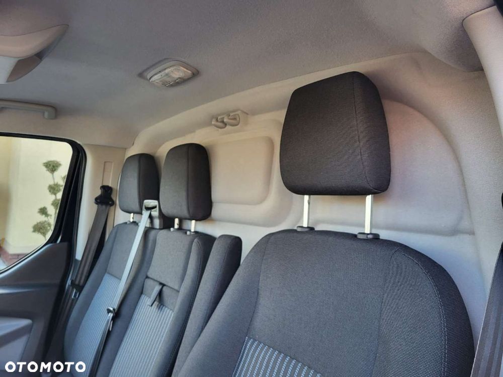 Ford Tourneo Custom - 29