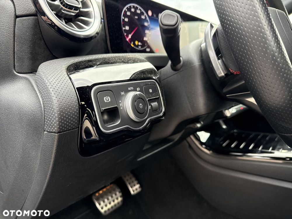 Mercedes-Benz CLA - 11