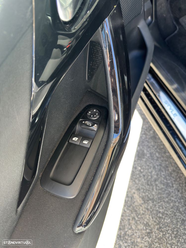 Peugeot 208 1.2 PureTech Style - 11