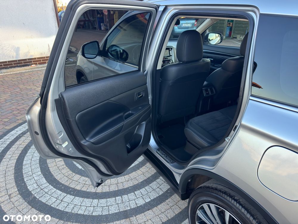Mitsubishi Outlander - 21