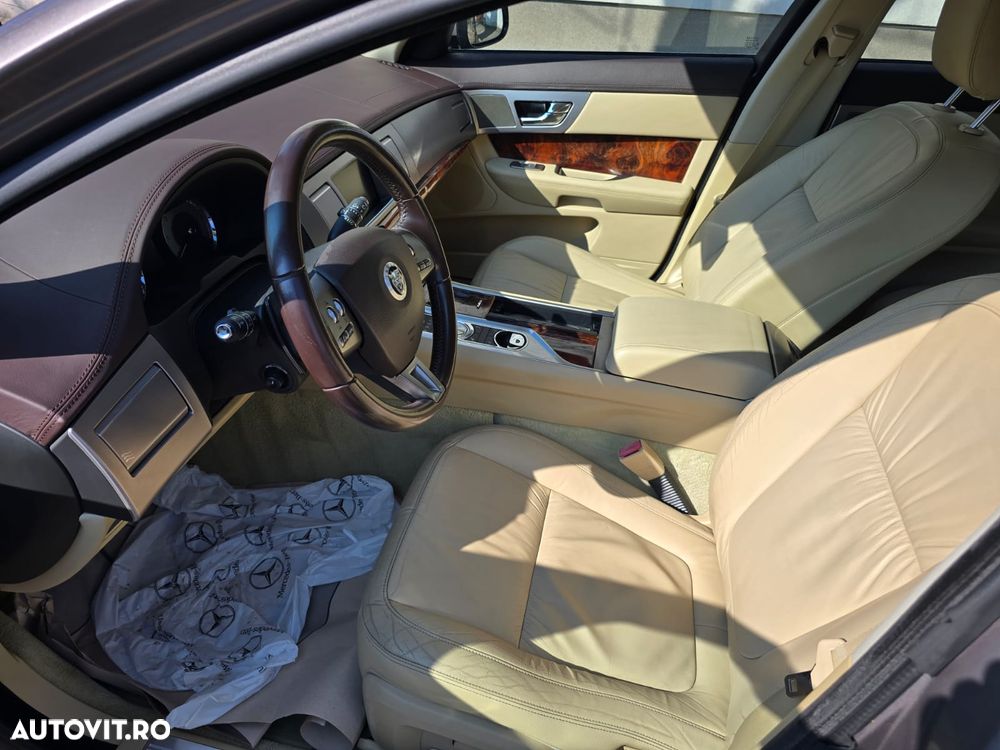 Jaguar XF 3.0 V6 Premium Luxury - 8