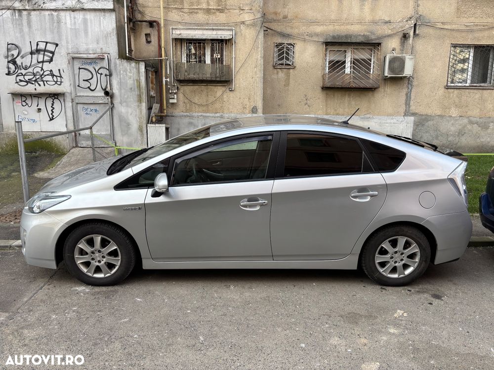 Toyota Prius - 4
