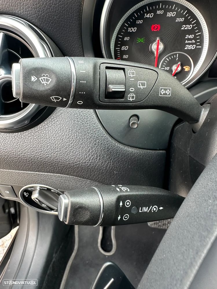 Mercedes-Benz GLA 200 d 7G-DCT Urban - 13