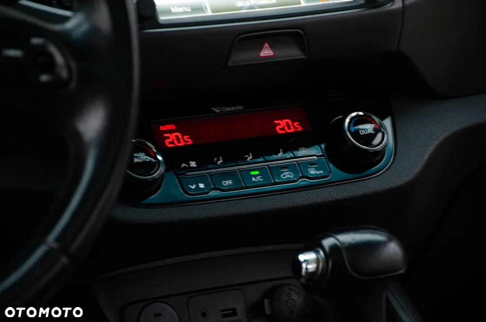 Kia Sportage 2.0 CRDI 4WD Automatik Dream-Team Edition - 31