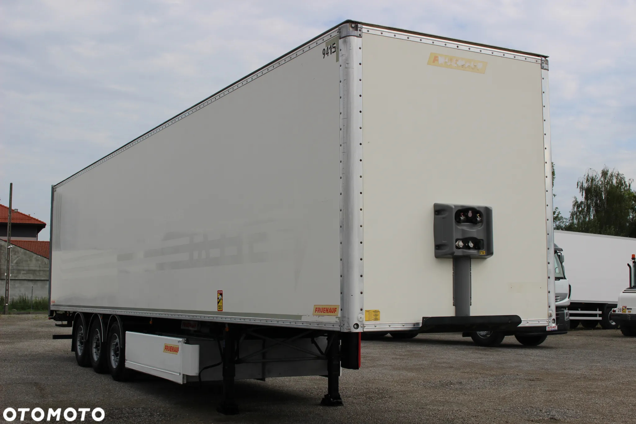 Fruehauf KONTENER /3-OSIE/ TYLNE DRZWI /KOSZ NA PALETY/**SERWIS FR**/SUPER STAN / - 17