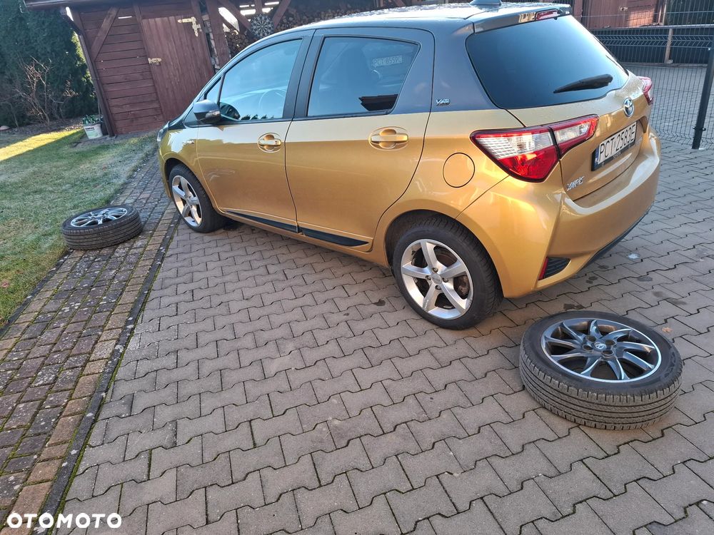 Toyota Yaris Hybrid 100 20th Anniversary - 18