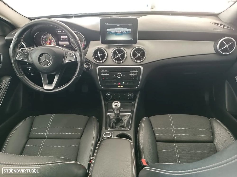 Mercedes-Benz GLA 180 d Urban - 14