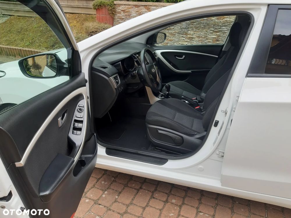 Hyundai i30 blue Kombi 1.4 YES Gold - 11