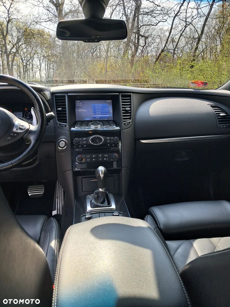 Infiniti FX - 8