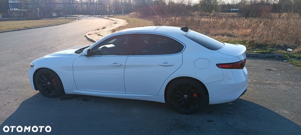 Alfa Romeo Giulia - 12
