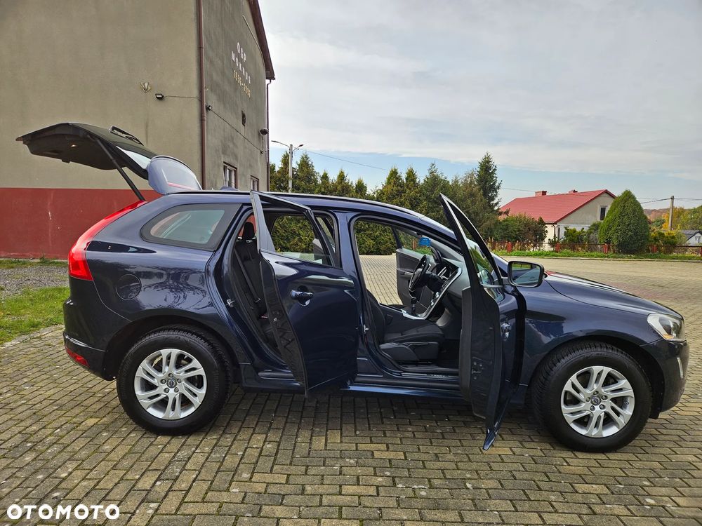 Volvo XC 60 D4 AWD Kinetic - 32