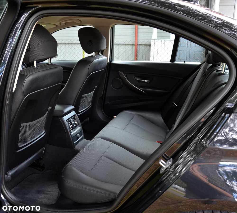 BMW Seria 3 318d Blue Performance Modern Line - 9
