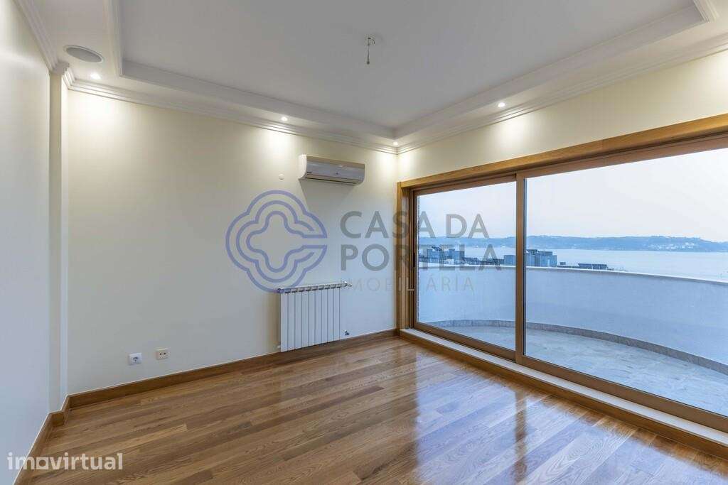 Apartamento T4 em Condominio Fechado de luxo - R. Dr. Mário Charrua, 4 - Grande imagem: 5/56
