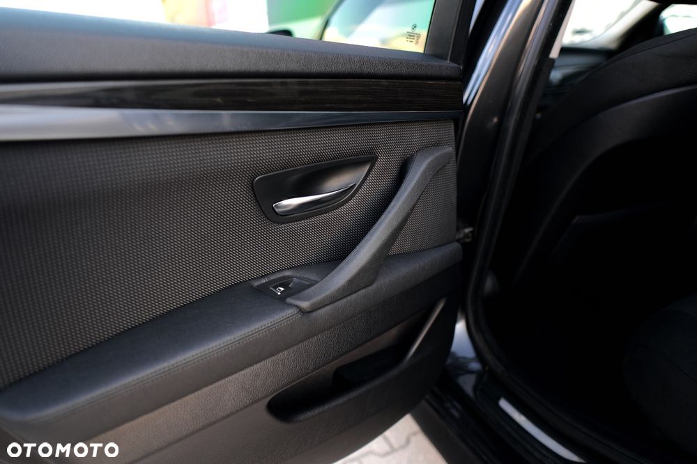 BMW Seria 5 520d - 23