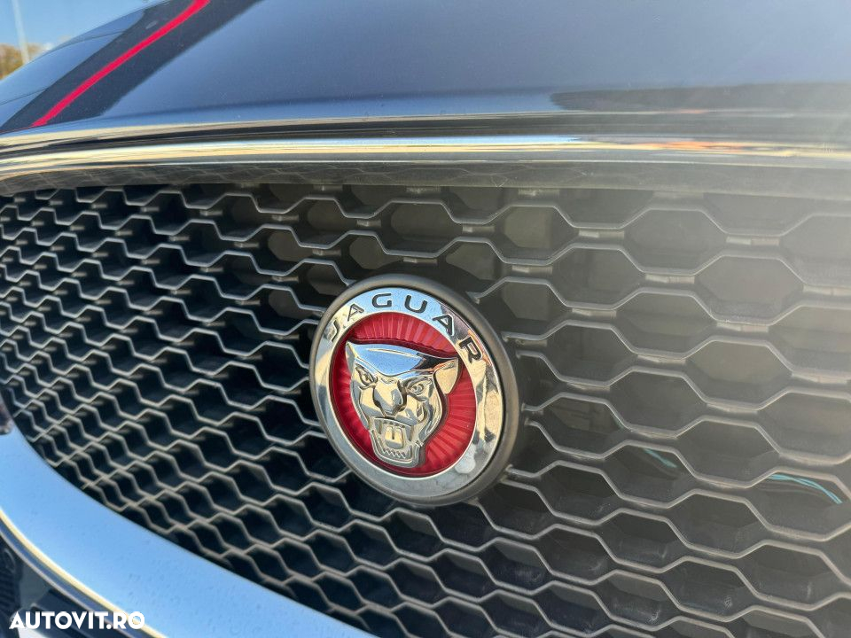 Jaguar XE 20d Aut. Prestige - 32