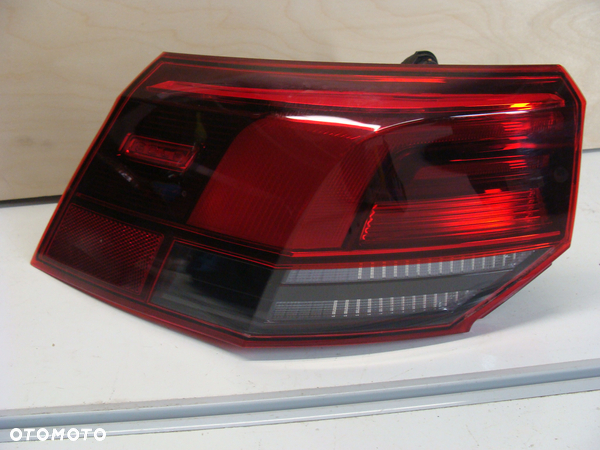 VW GOLF VIII 8 LAMPA LEWA TYLNA TYŁ LED 5H0945095B
