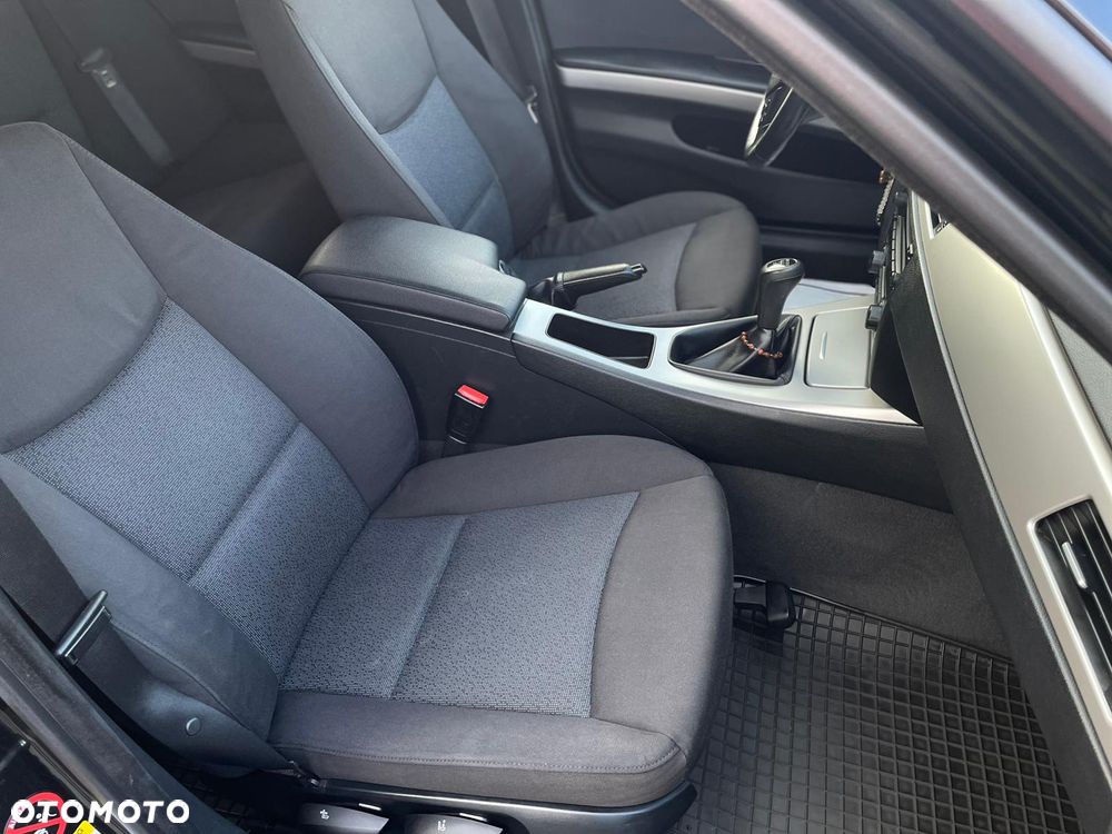 BMW Seria 3 320d DPF - 22