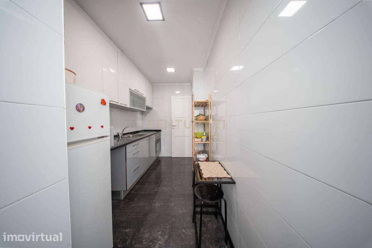 T2 a 1 minuto da estação CP | Cozinha equipada em Queluz - Grande imagem: 4/30