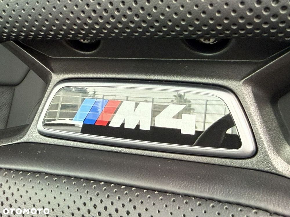 BMW M4 Competition M xDrive - 38