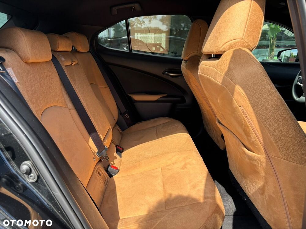 Lexus UX 250h GPF Business 2WD - 26