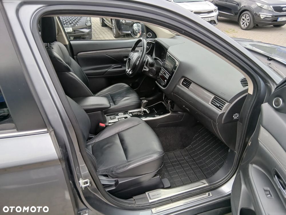Mitsubishi Outlander 2.0 Instyle + 4WD CVT - 16