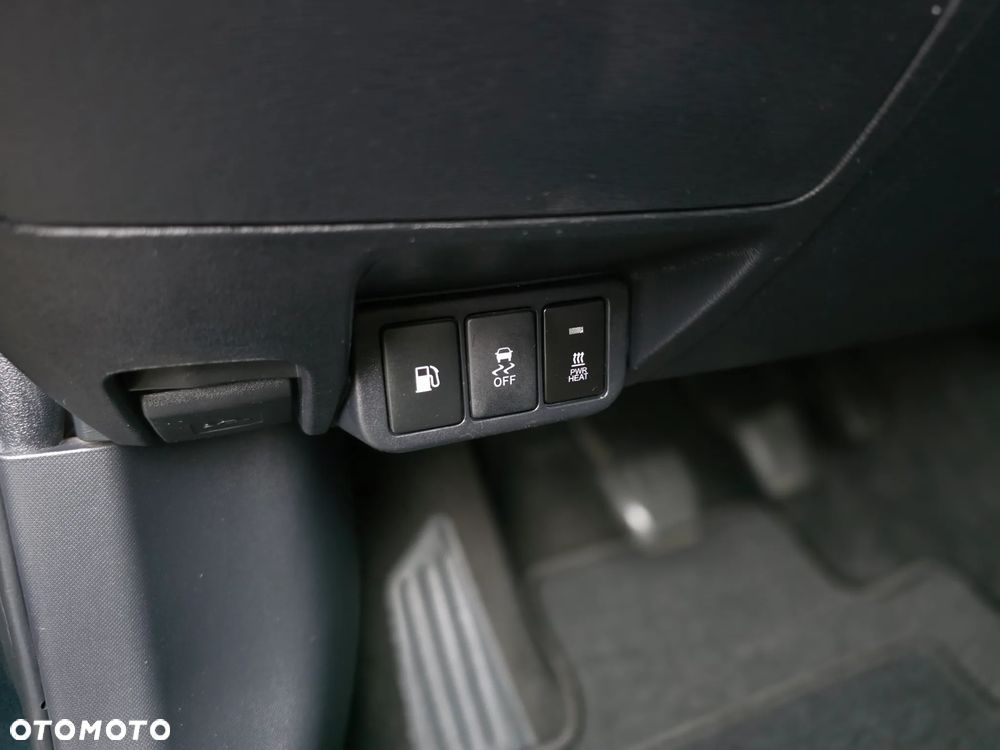 Toyota Avensis 1.8 Premium - 17