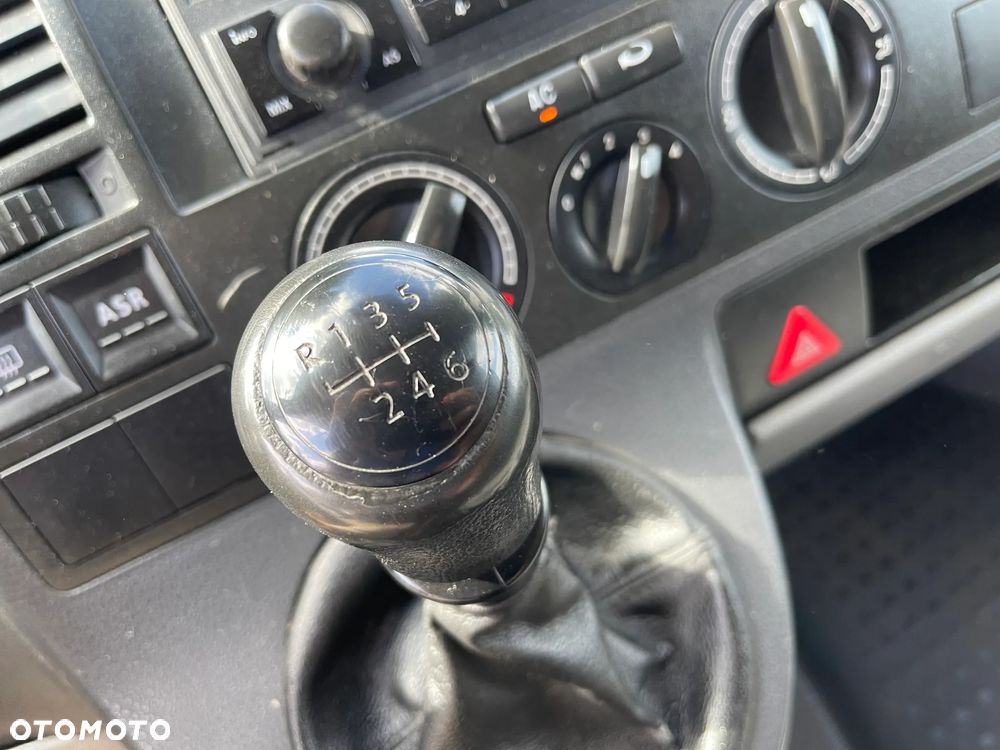 Volkswagen Transporter T5 2.5 TDI 131 KM Manual 6 Biegów 2X drzwi boczne przesuwne 2005 ROK - 18