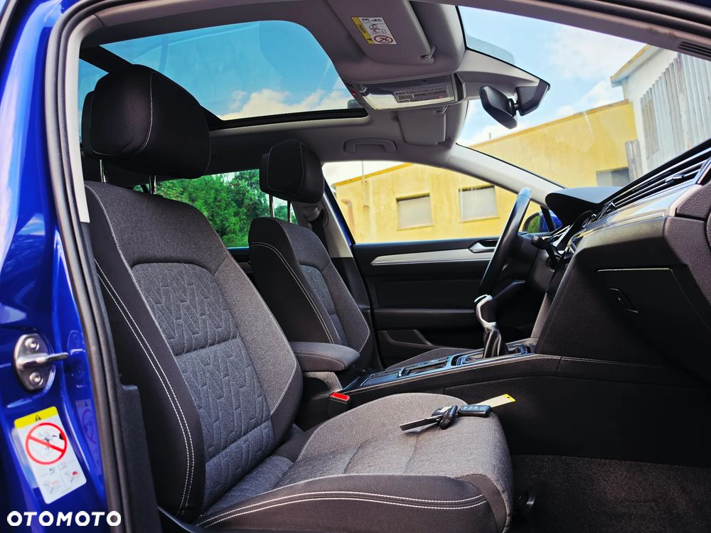 Volkswagen Passat - 19
