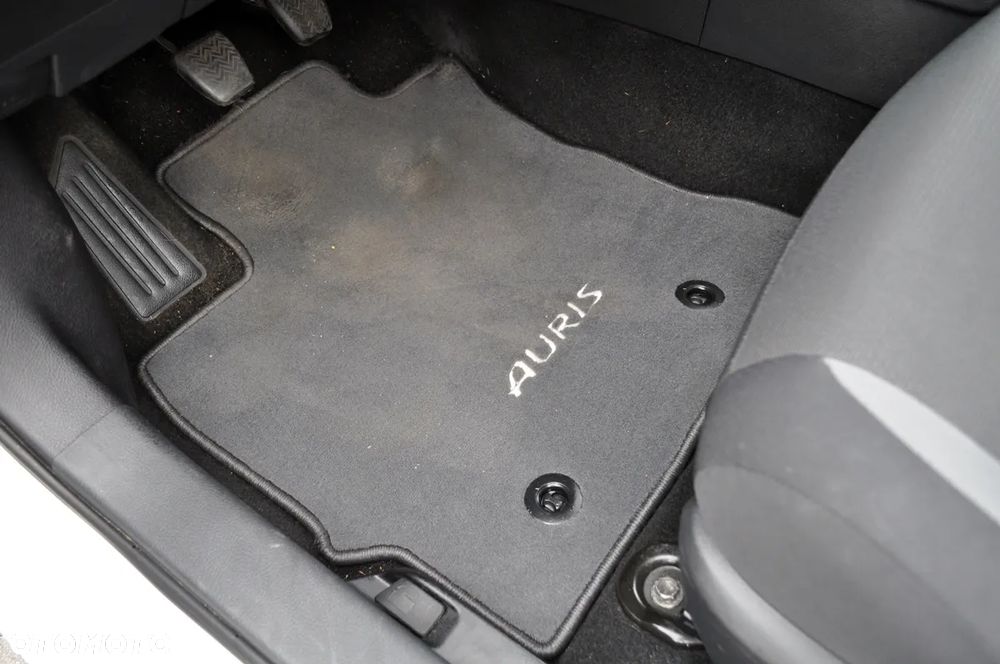 Toyota Auris 1.33 VVT-i Comfort - 22