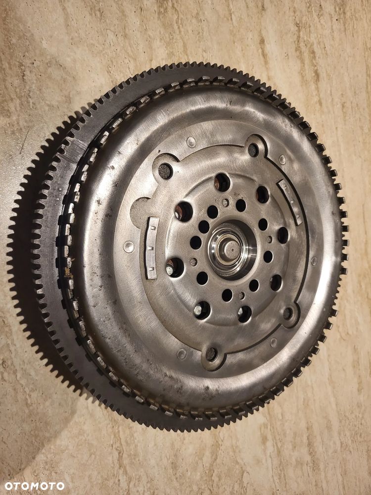 Koło zamachowe dwumasowe manualna  AUDI A4 B6, A4 B7, A6 C5, A8 D2, ALLROAD C5 2.5D 02.00-03.08 - 2